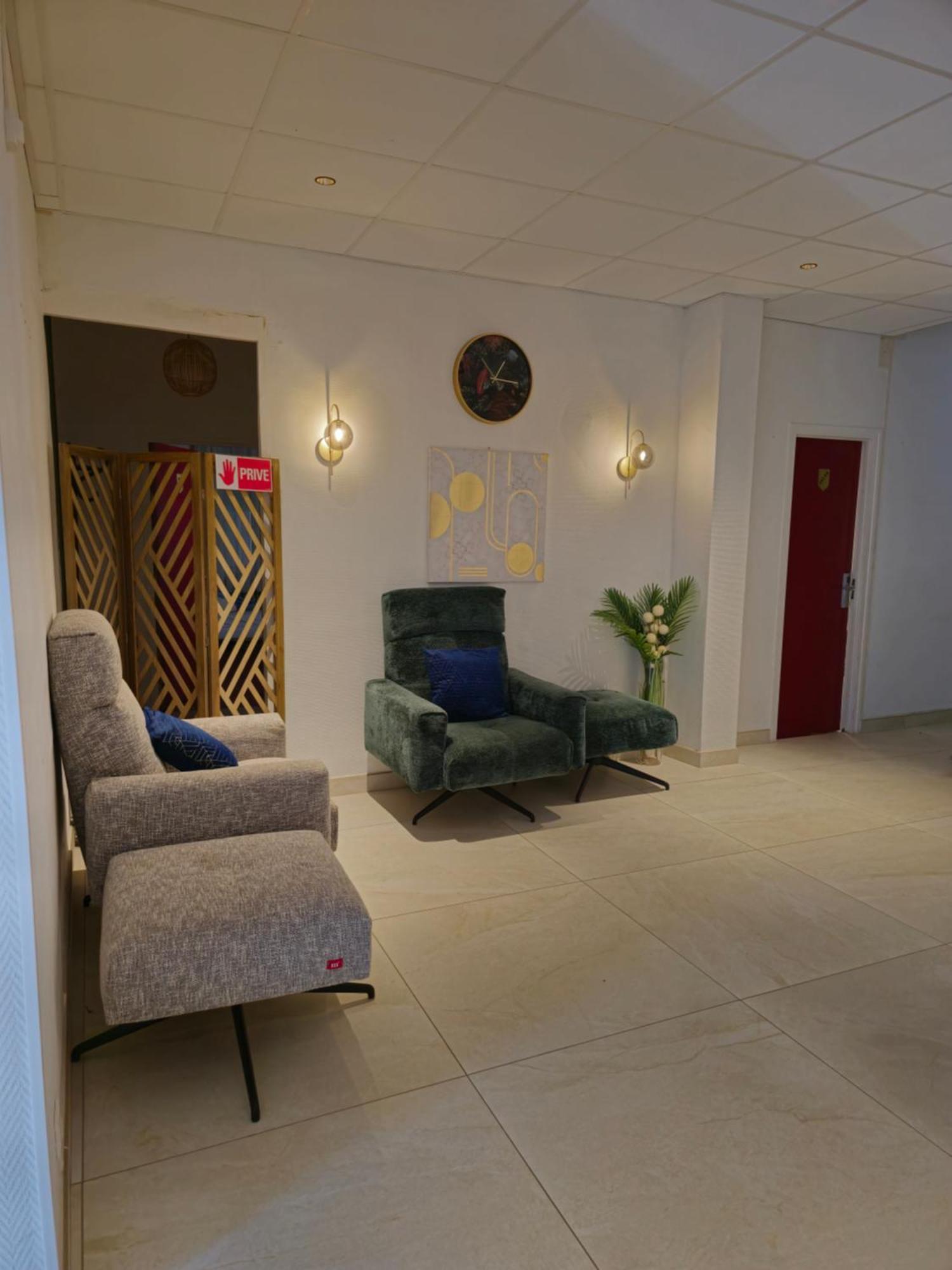 Hotel L'Alsace-Gare Sncf Нарбонн Екстер'єр фото